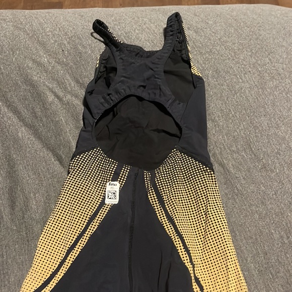 TYR tech suit - Picture 3 of 4